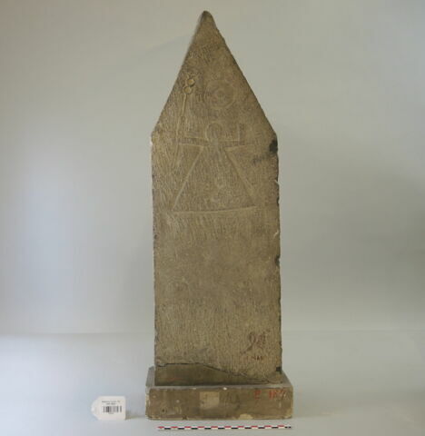 stèle, image 2/2