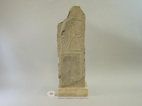 stèle, image 2/2