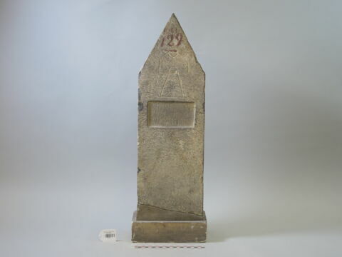 stèle, image 2/2