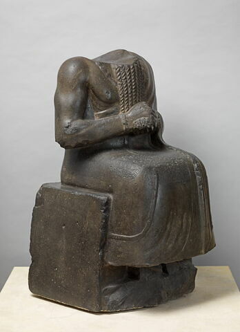 statue, image 4/8