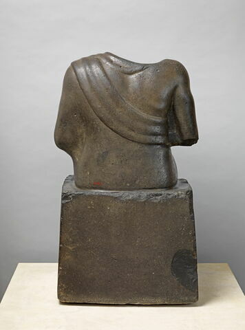statue, image 6/8