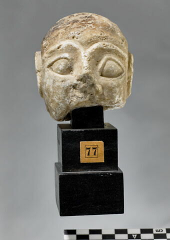 statue