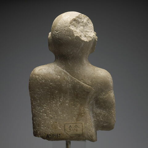 statue, image 3/3