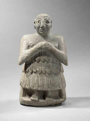 statue, image 2/15