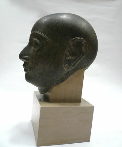 statue, image 8/10