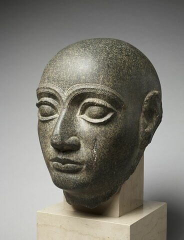 statue, image 5/10