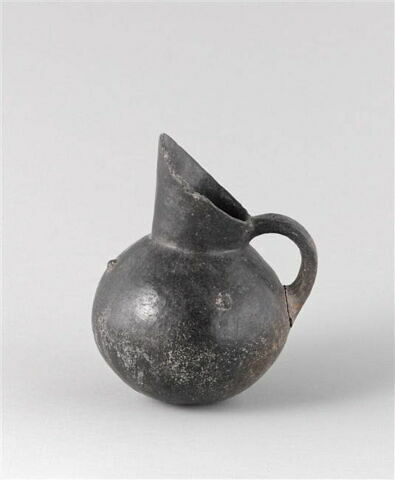 vase, image 3/3