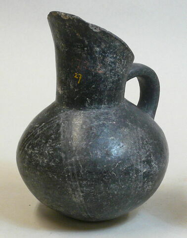 vase, image 3/3