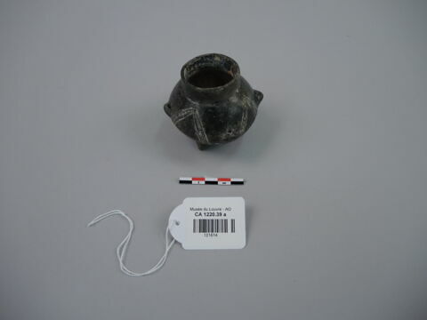vase, image 3/4