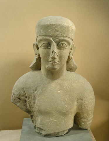 statue