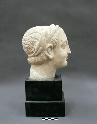 statue, image 2/3