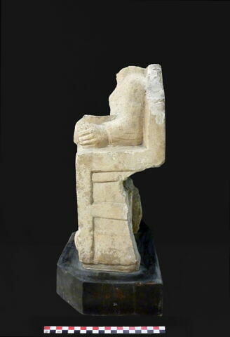 statue, image 2/2