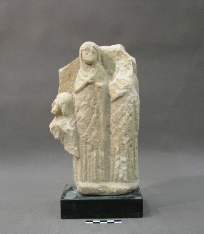 statue