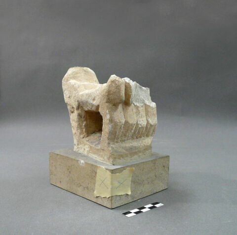 statue, image 2/5