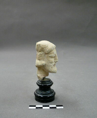 statue, image 2/2