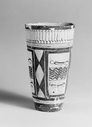 vase, image 3/3