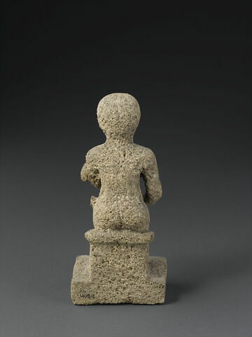 statue, image 2/4