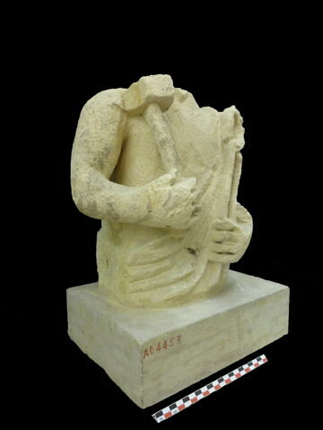 statue, image 3/4