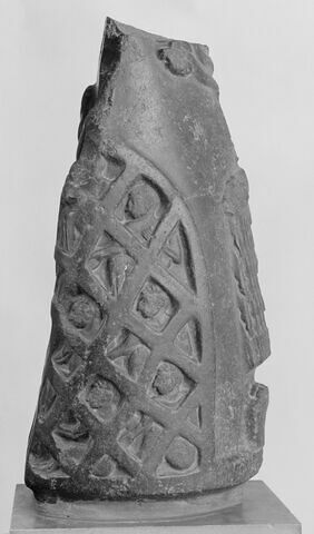 Sommet d'une stèle de l'époque de Sargon, image 4/7