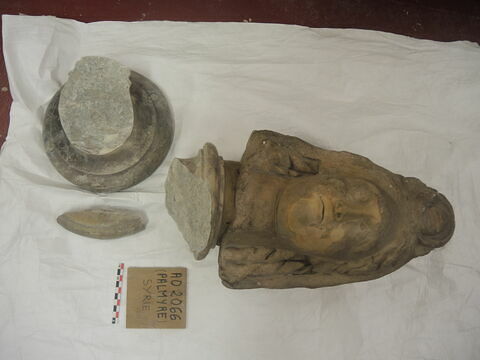 statue, image 5/8