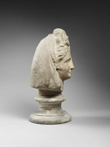 statue, image 2/8