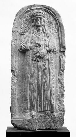 stèle, image 2/2