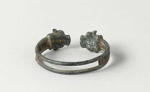 bracelet, image 2/2