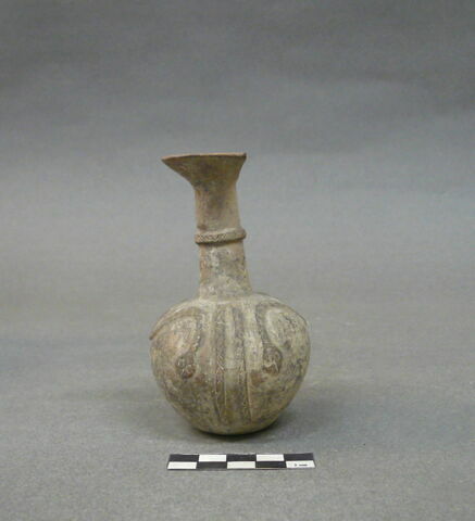 vase, image 3/3