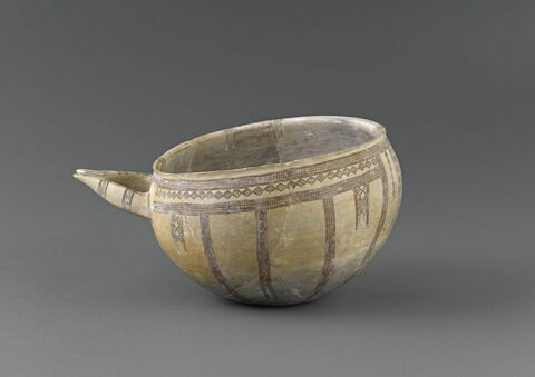 vase, image 2/4