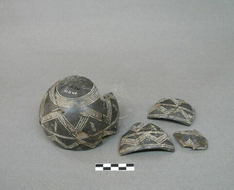 vase, image 2/2