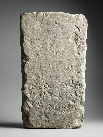 bloc ; stèle ; document écrit, image 2/6