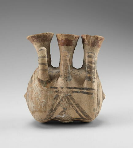 vase, image 2/2