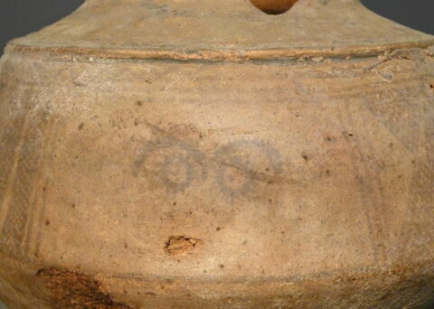 vase, image 3/3