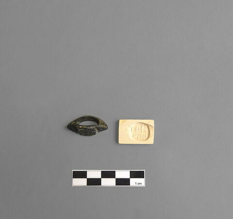 cachet, image 2/2