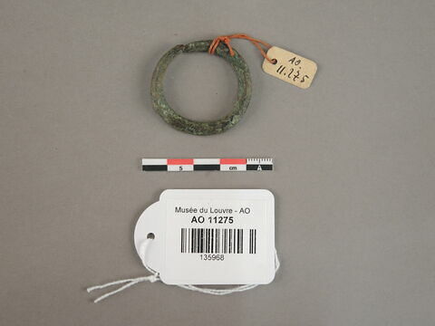 anneau  ; boucle d'oreille, image 2/3