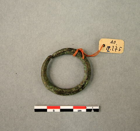 anneau  ; boucle d'oreille, image 3/3