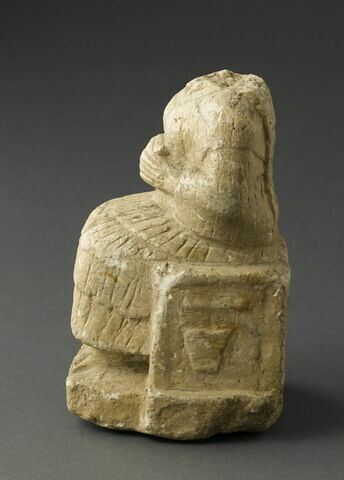 statue, image 2/2