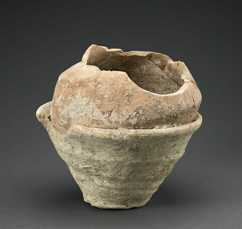 vase, image 3/3