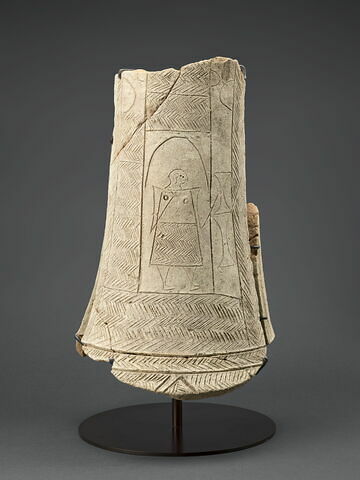 vase  ; support, image 9/10