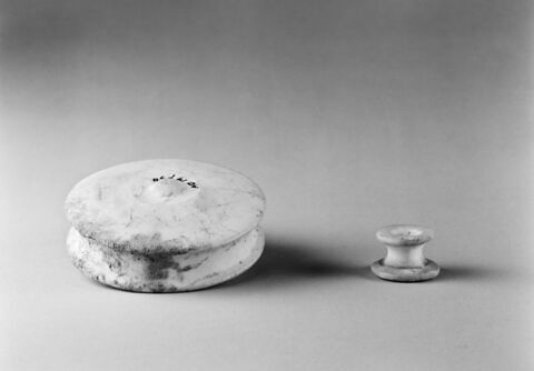 vase, image 3/3