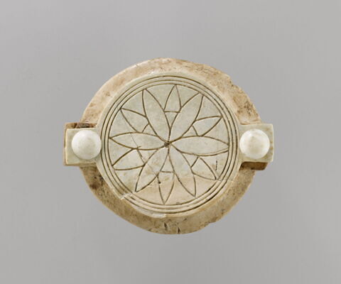 boîte ; boîte à fard