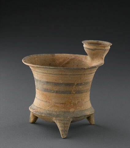 vase, image 2/2