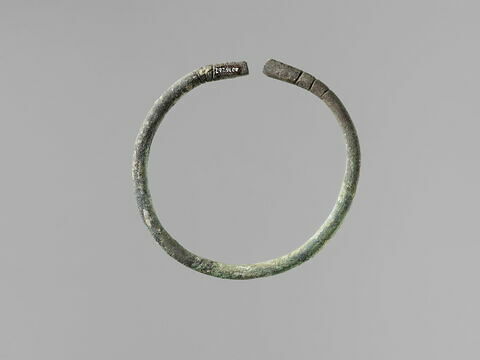 bracelet, image 2/2