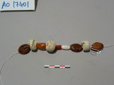 collier ; perle