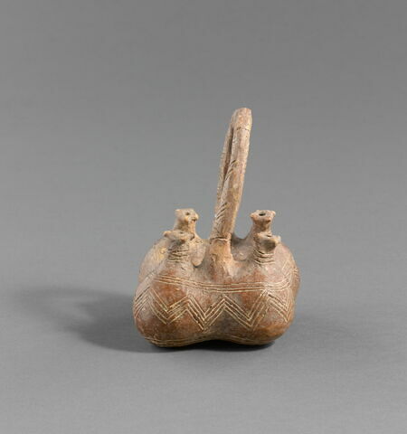 vase, image 3/3