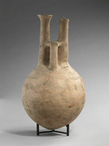 vase, image 9/10