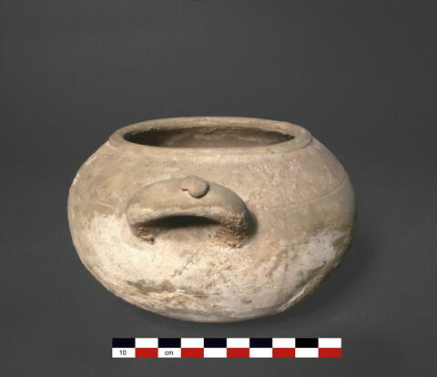 vase, image 3/3