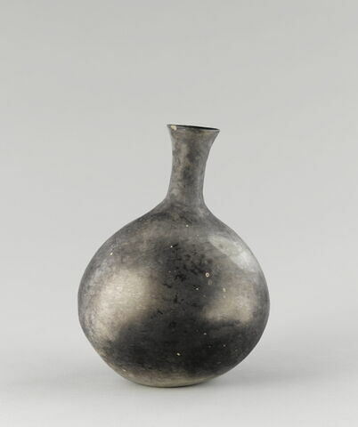 vase, image 2/2