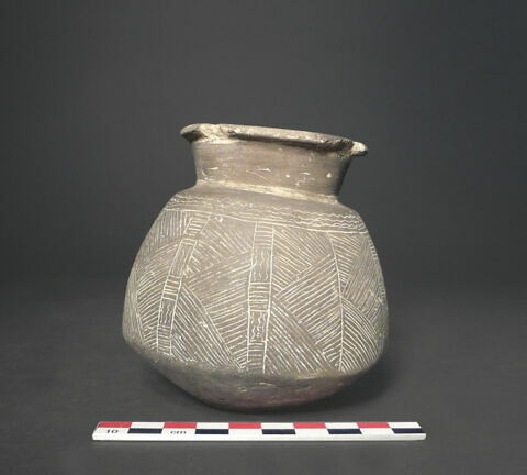 vase, image 2/2