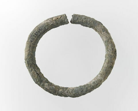 bracelet, image 2/2